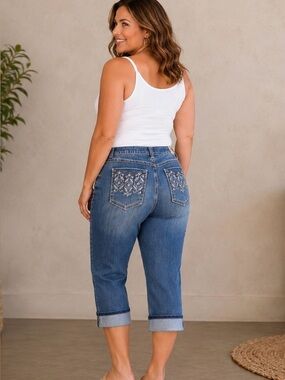 INC International Concepts Curvy Embellished Capri Jeans 16W